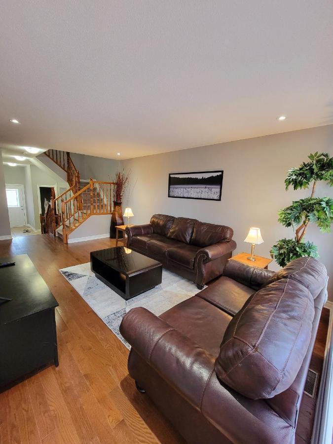Cozy 3 Bedroom Town House 20 Min From Ottawa Down Town And Airport Экстерьер фото