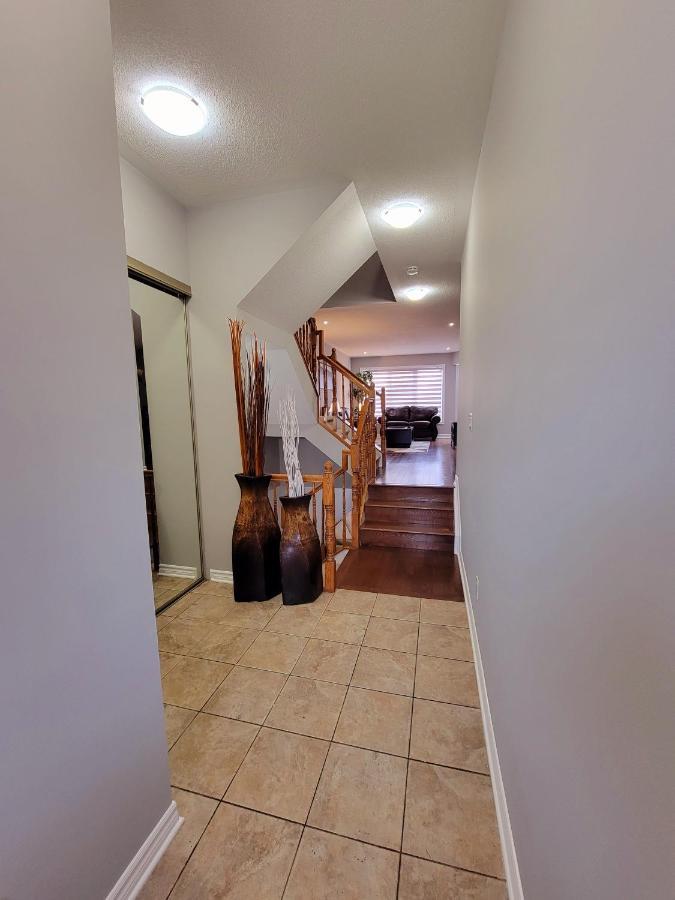 Cozy 3 Bedroom Town House 20 Min From Ottawa Down Town And Airport Экстерьер фото